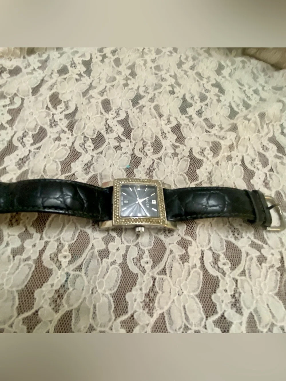 Gucci 80112 Swiss Made, Quartz Silver Tone with Rhinestones Unisex Watch